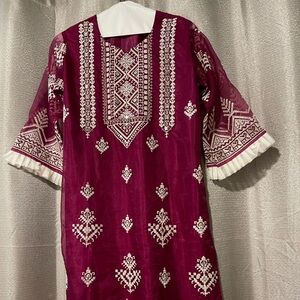 Stylish Shalwar Kameez outfit, brand new, never been used. Color is Plum, Size L